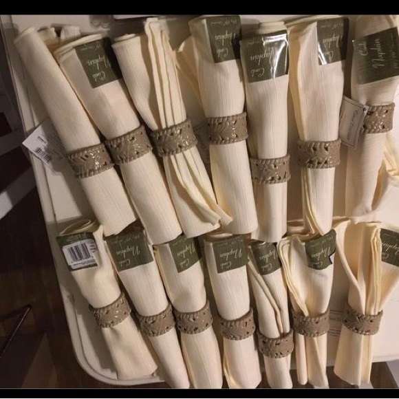 Linen colored 120” Table Cloth, 14matching cloth napkins, brown Napkin Rings.NWT - Picture 3 of 4